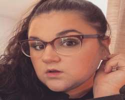 She is seen with glasses in most of her posts.